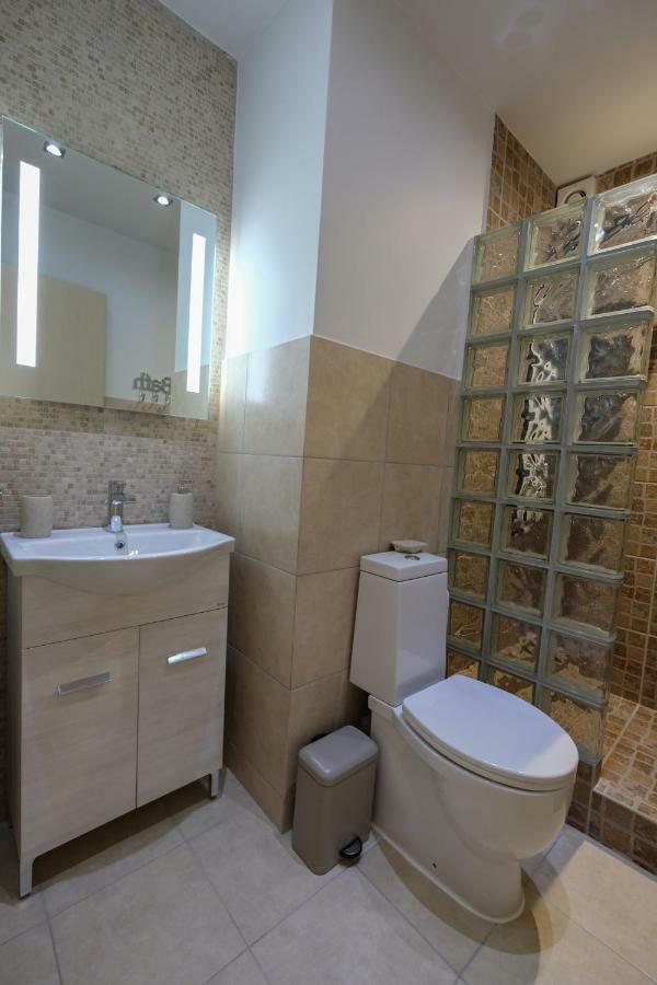 Luxury Cozy Large Apartment In The City Center Thessaloniki Exterior photo